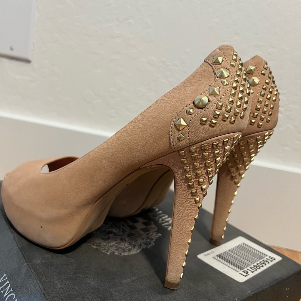 Vince Camaro Missie Nude gold stud peep toe heels platforms Aviator Sheep